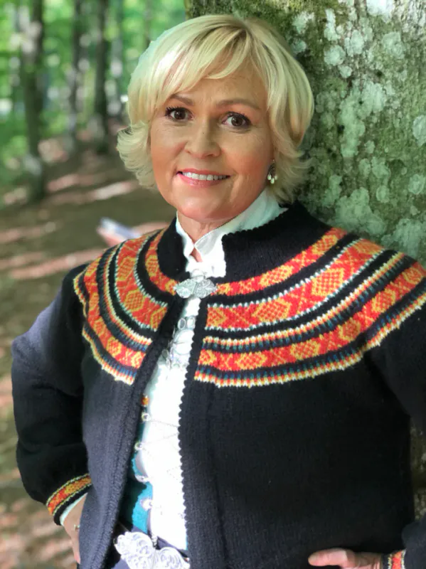 Grethe tilpasset Vestfoldbunad 1956 | Strikkepakke