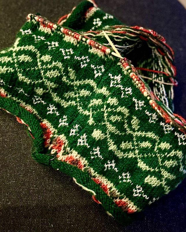 Linnea-jakke tilpasset Nordlandsbunad(grønn) | Strikkepakke