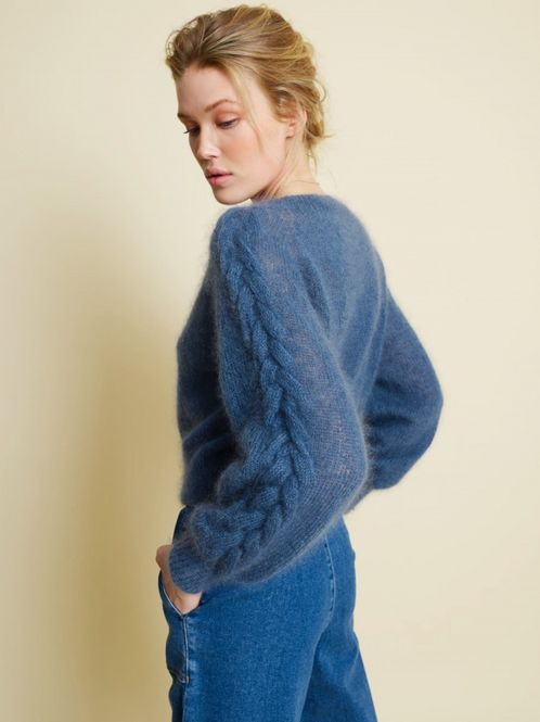 Hovedbilde Garntopia flettejakke i Plum | Strikkepakke