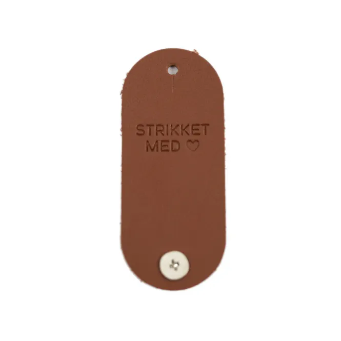 Hovedbilde Strikket med hjerte -skinnlapp med knapp