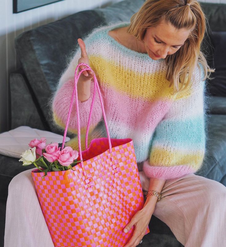 Lykke Genser av Tove Lindtein -Oppskrift (selges kun med garn)