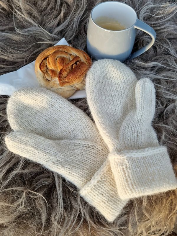 Vriompeis -votter til barn og voksen av Vanjastrikk | Strikkepakke