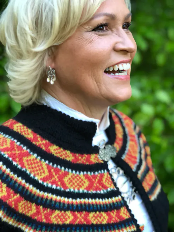Grethe tilpasset Vestfoldbunad 1956 | Strikkepakke